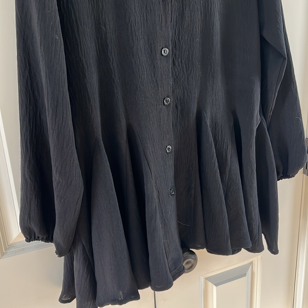 Michael, Tyler collections size small black flowing button down long blouse - Picture 6 of 8